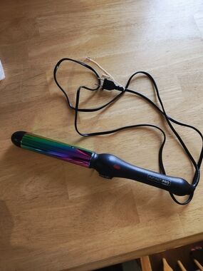 Infiniti Pro Rainbow Curling Wand - Multicolor Barrel